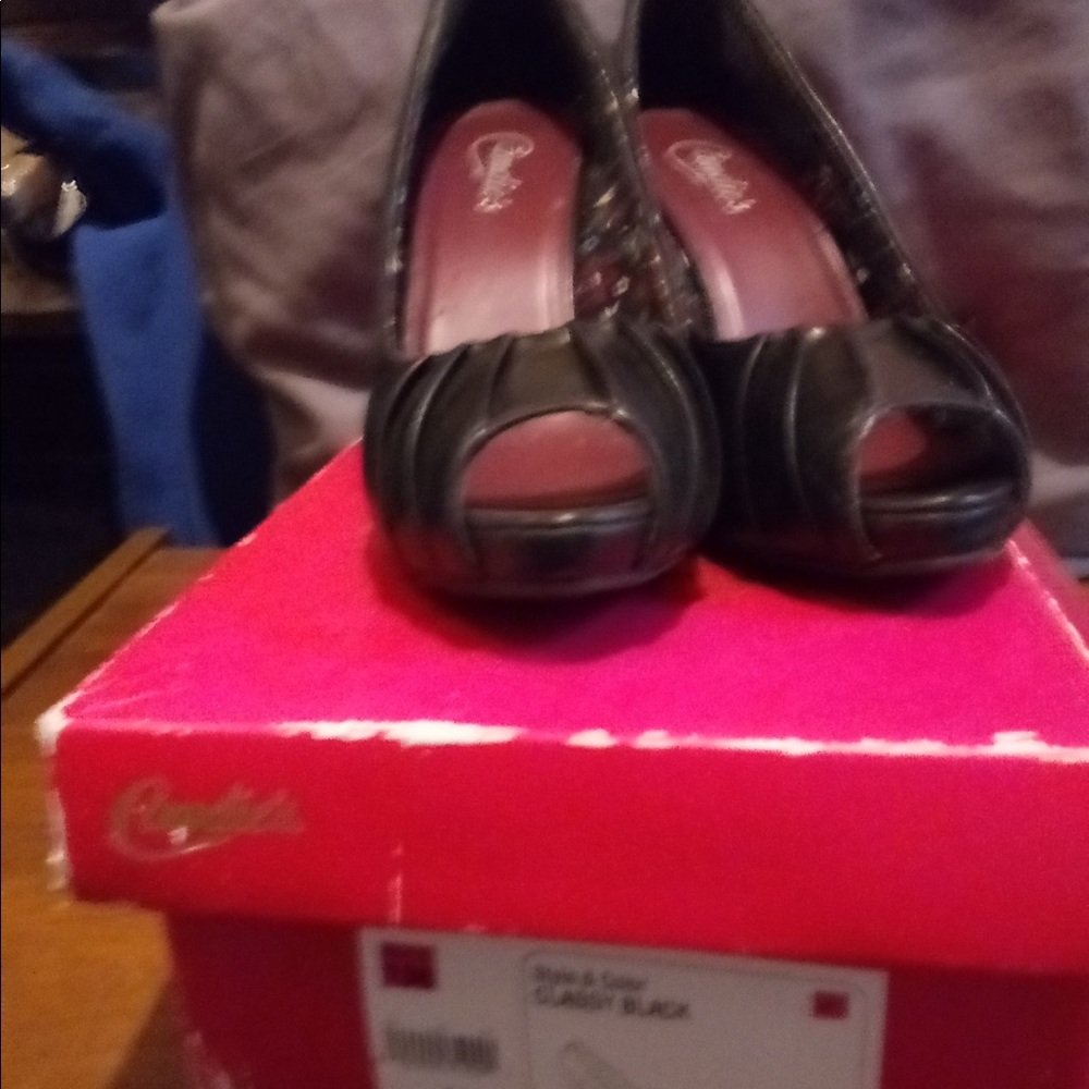 Heels - Picture 3 of 3